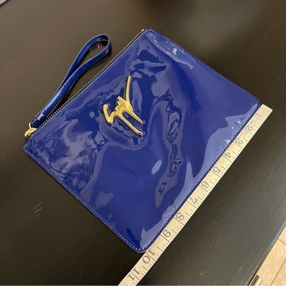 Giuseppe Zanotti patent leather Clutch wristlet, indigo blue, gold tone hardware - Picture 13 of 15